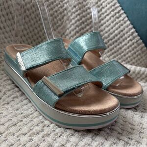 Vionic Brandie metallic linen slides size 8